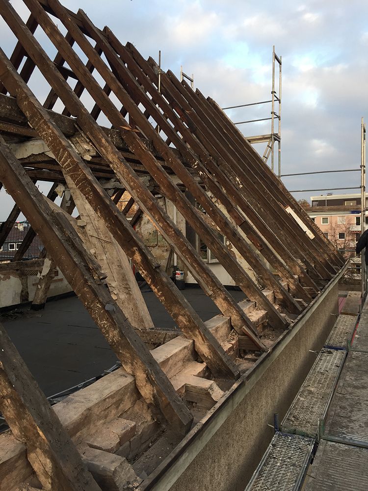 Neuer Dachstuhl auf Bestandsgebäude